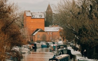 Navigating the Landscape of Journalism Scholarships: Opportunities for Aspiring Journalists