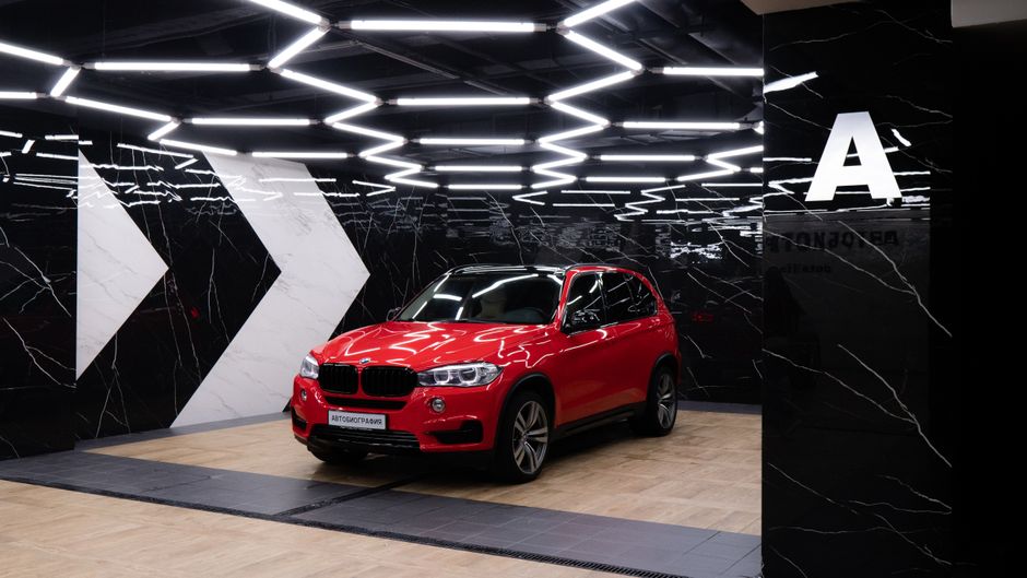 Inside Geely's Yuxi Zhongyi 4S Dealership: A Deep Dive