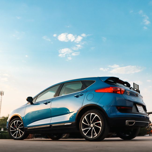 Inside Geely's Yuxi Zhongyi 4S Dealership: A Deep Dive