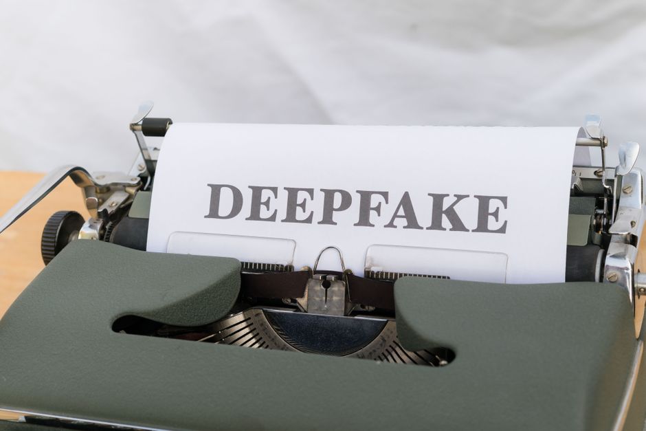 AI Content Authenticity: How Readers Detect the Real From the Generated