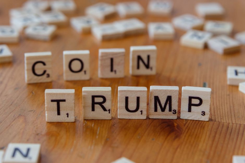 Biden-to-Trump AI Policy Shift 2025: What Businesses Must Know