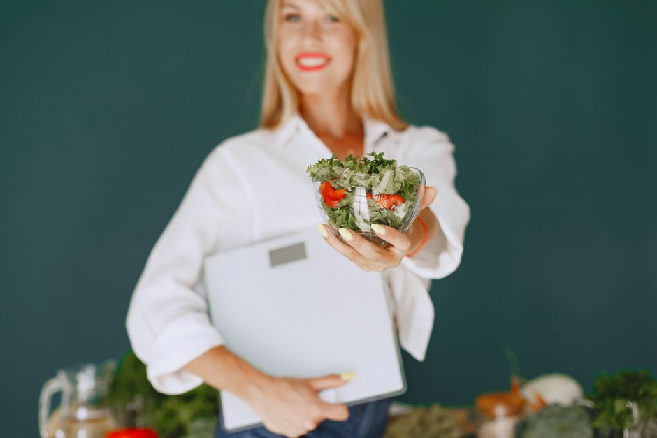 What Weight Loss Coaches Actually Eat for Lunch (Revealed)