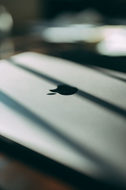 Apple Vision Pro: Spatial Computing Revolution & Enterprise Impact